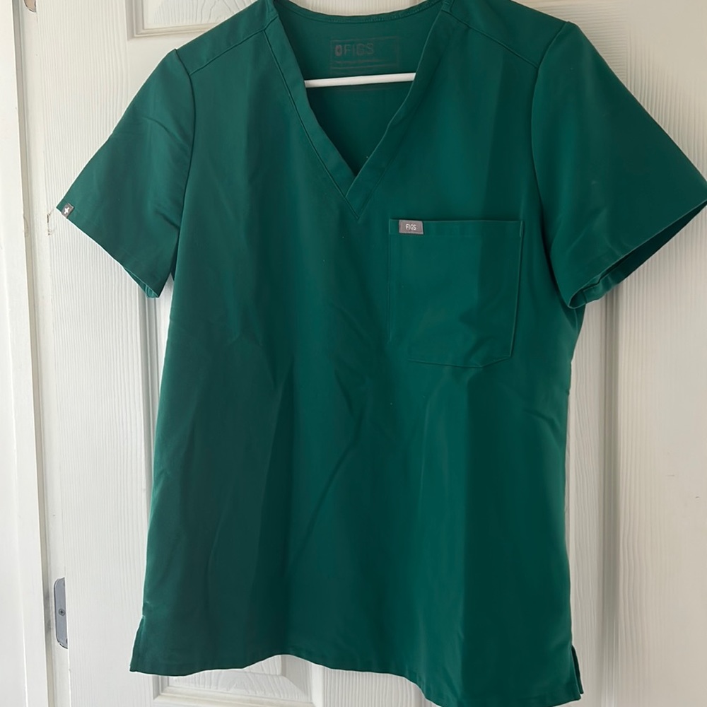 Figs scrub top